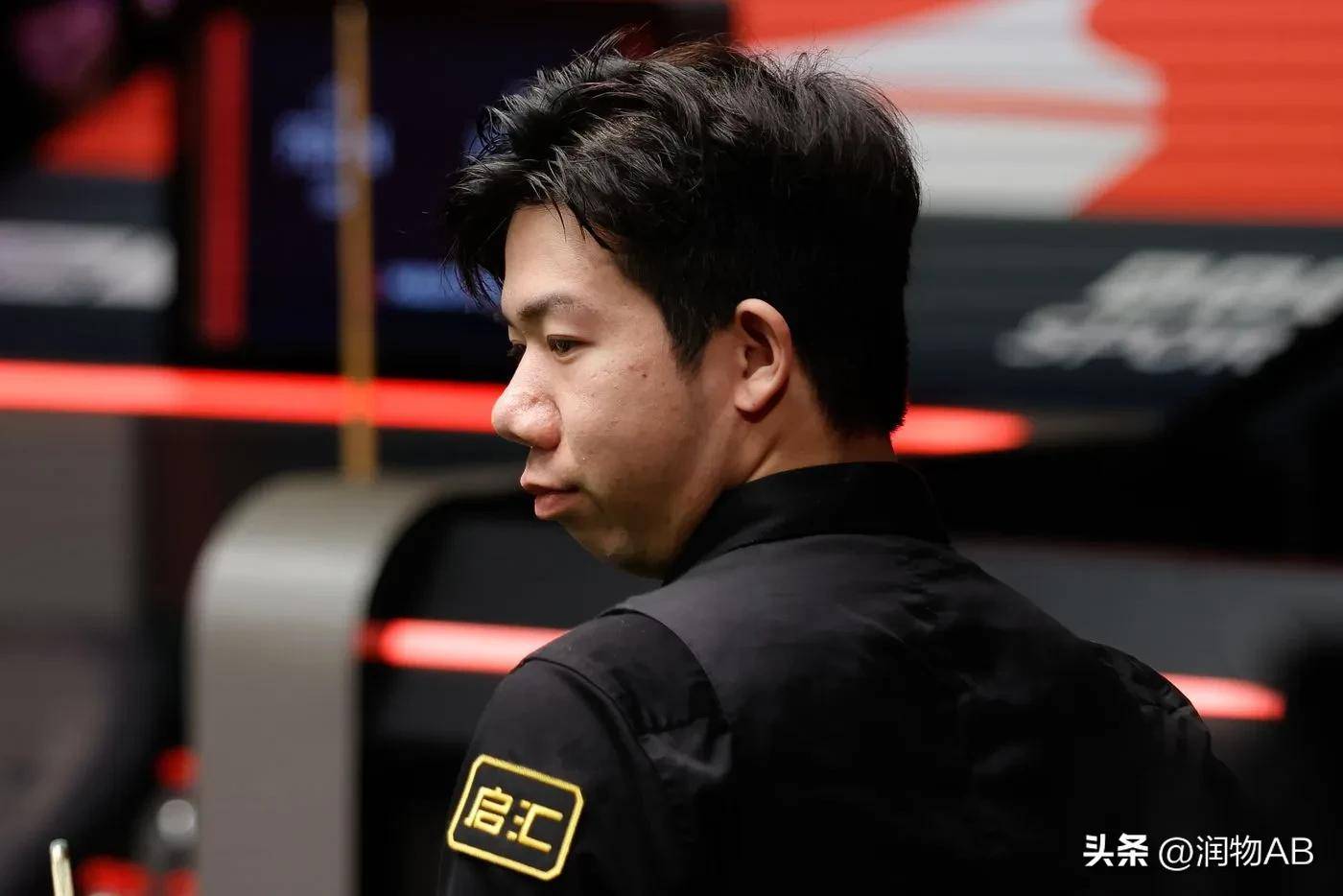 足球比赛中 足球比赛中