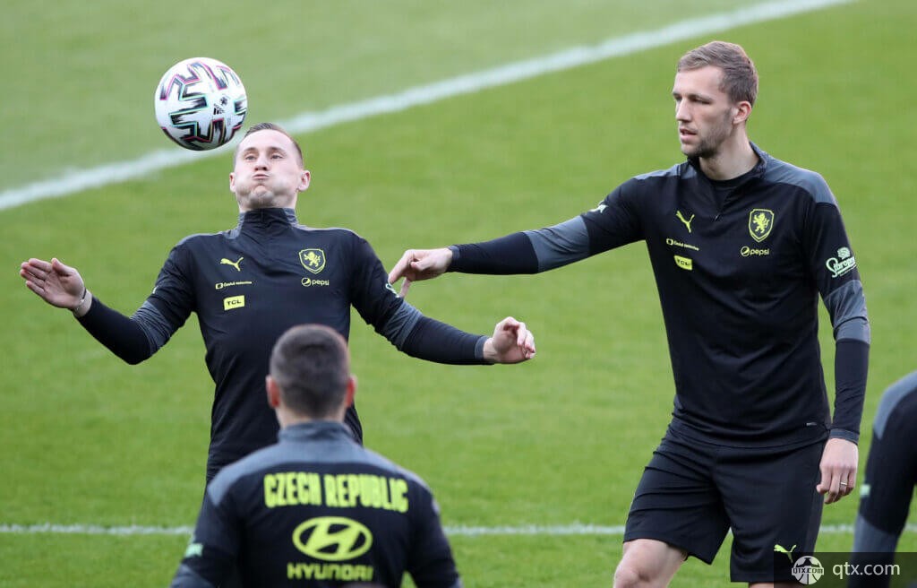 管理层和媒 管理层和媒