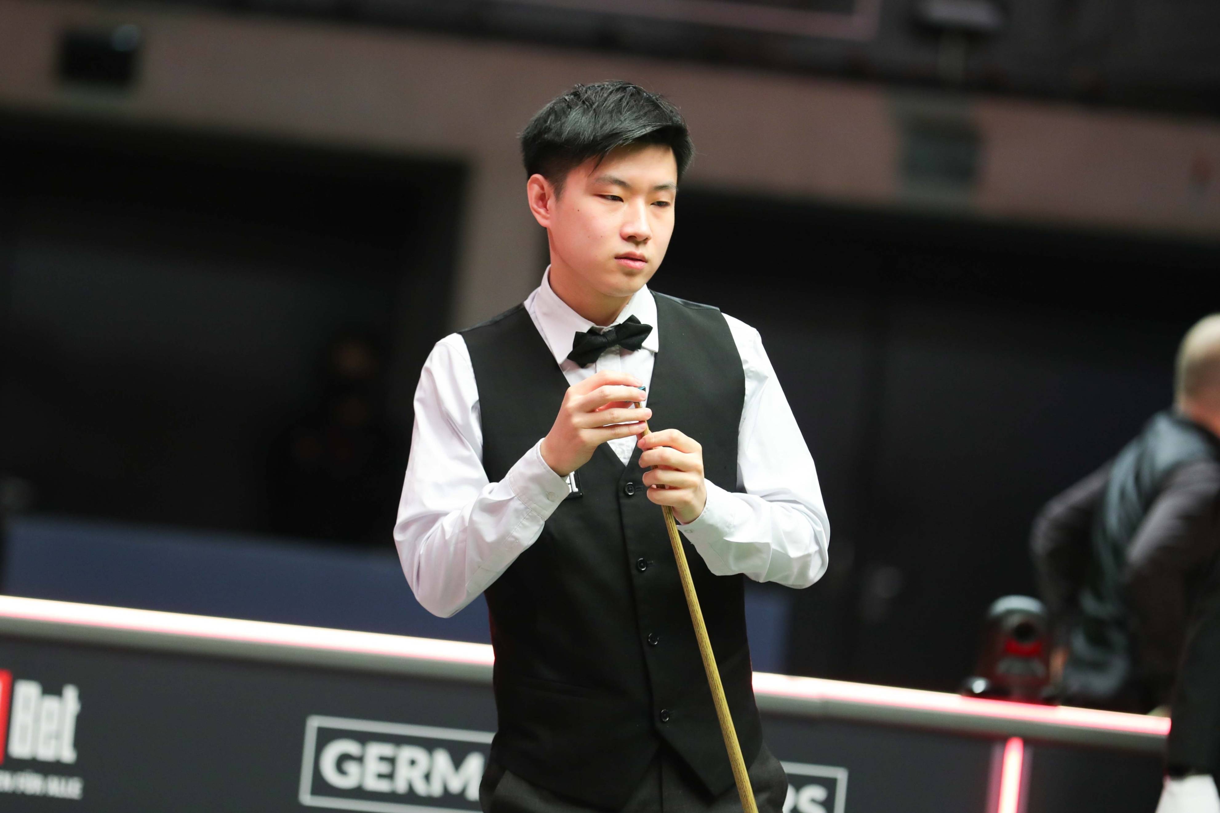 暴露服装 暴露服装